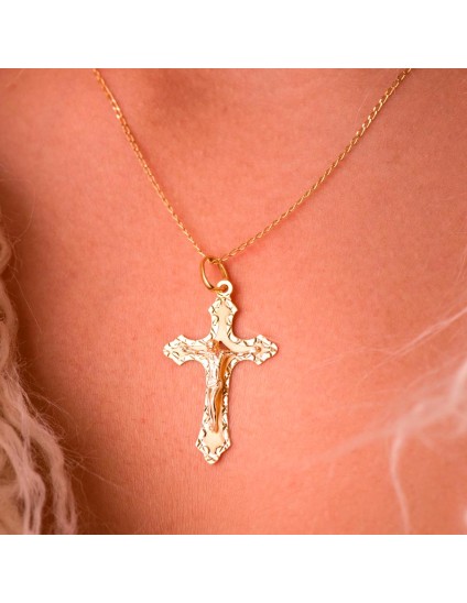 Cruz Oro 18K Tallada con Cristo 35x22 mm | Joyería Parejo