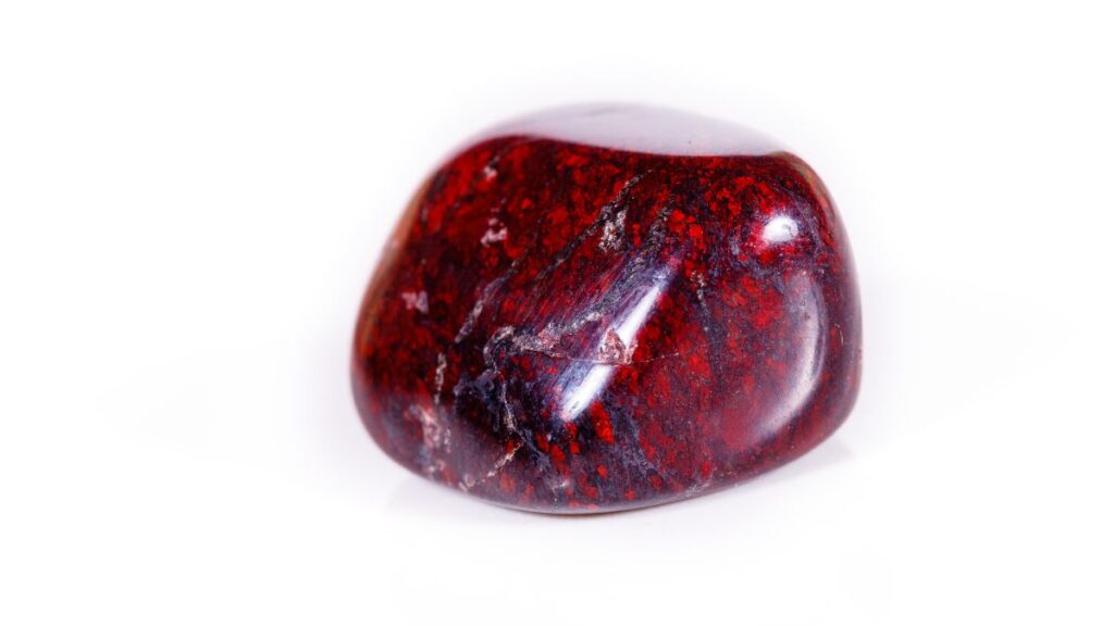 Las piedras perfectas para aumentar tu confianza 1 piedra de color rojo oscuro