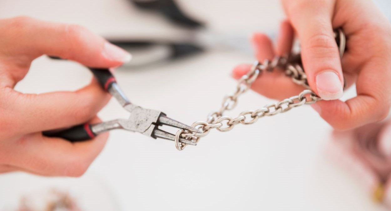 Tipos de cierres para pulseras y cómo elegir el mejor para cada estilo