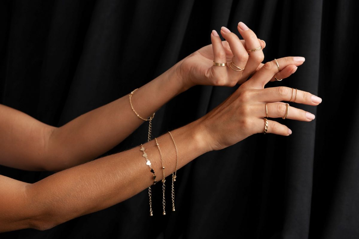 Pulseras de moda de influencers: Descubre las tendencias que están marcando estilo