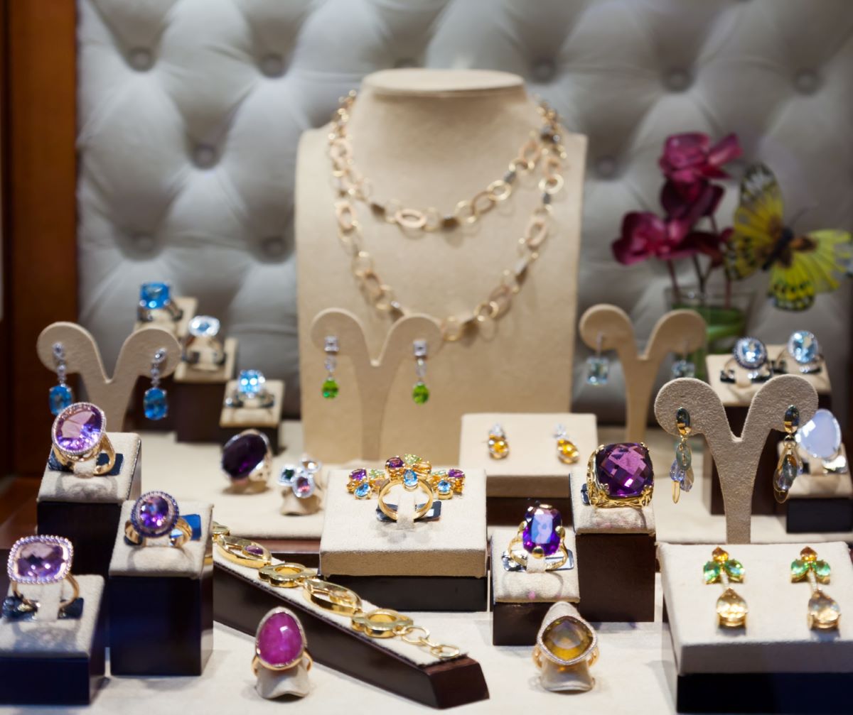 Expresión de estilo y personalidad con joyas de signos del zodiaco