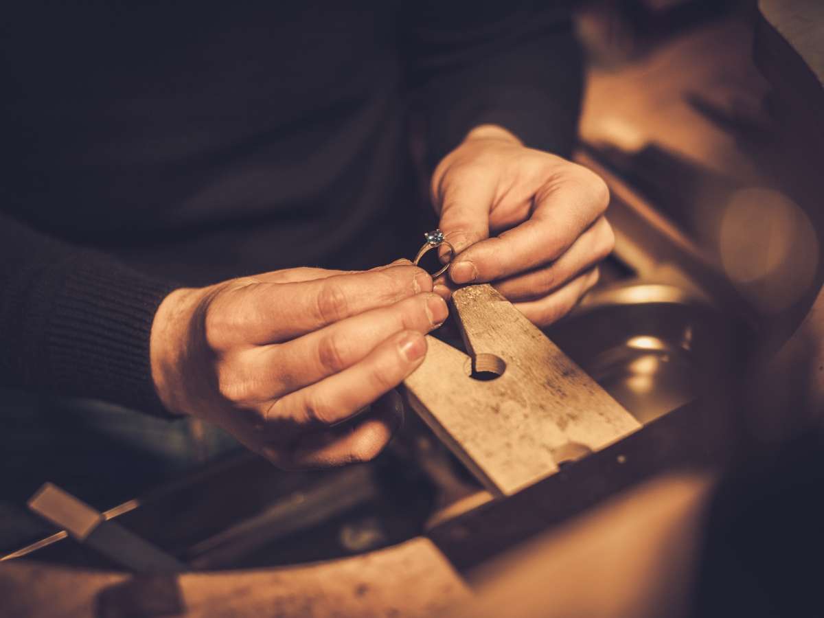 Grabado de joyas y relojes: ideas, materiales y cómo lo hacemos