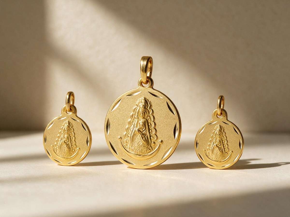 Medallas de la Virgen del Rocío: tipos, formas y cómo elegir